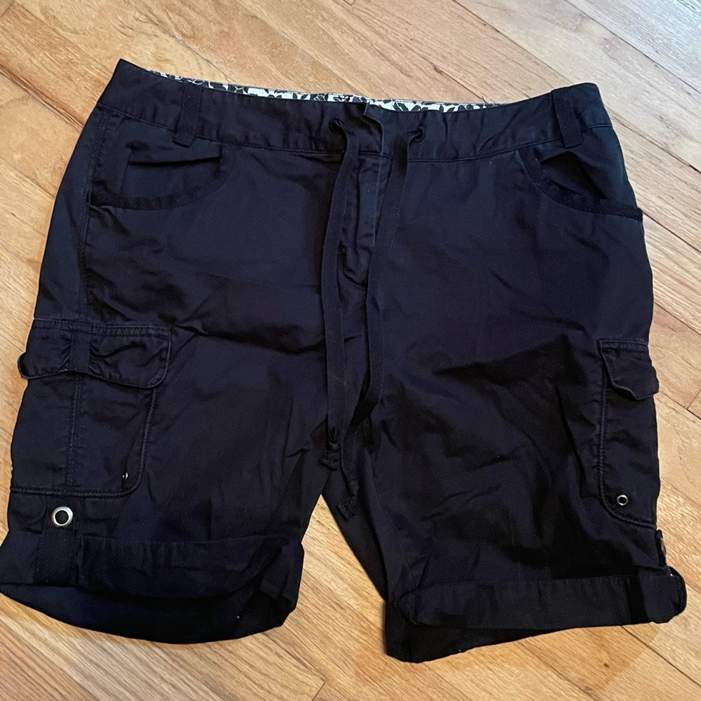 White House Black Market women’s black cargo shorts- size 10- EUC
